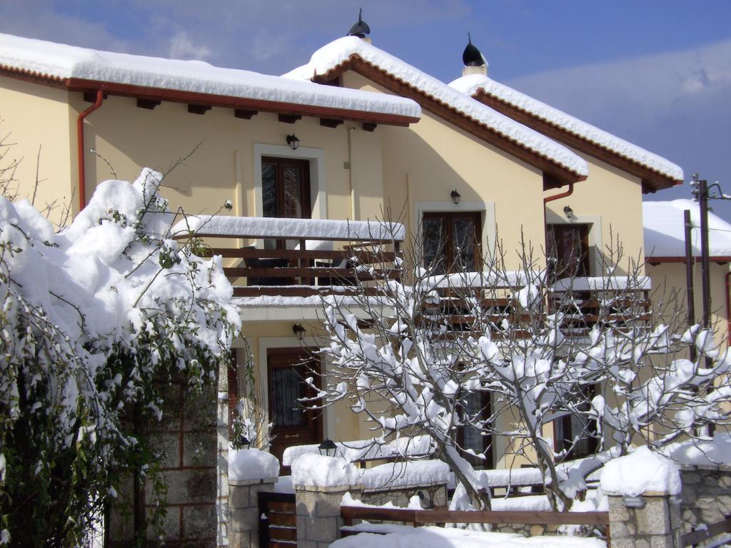 Dryas Guesthouse Polidrosos Exterior foto