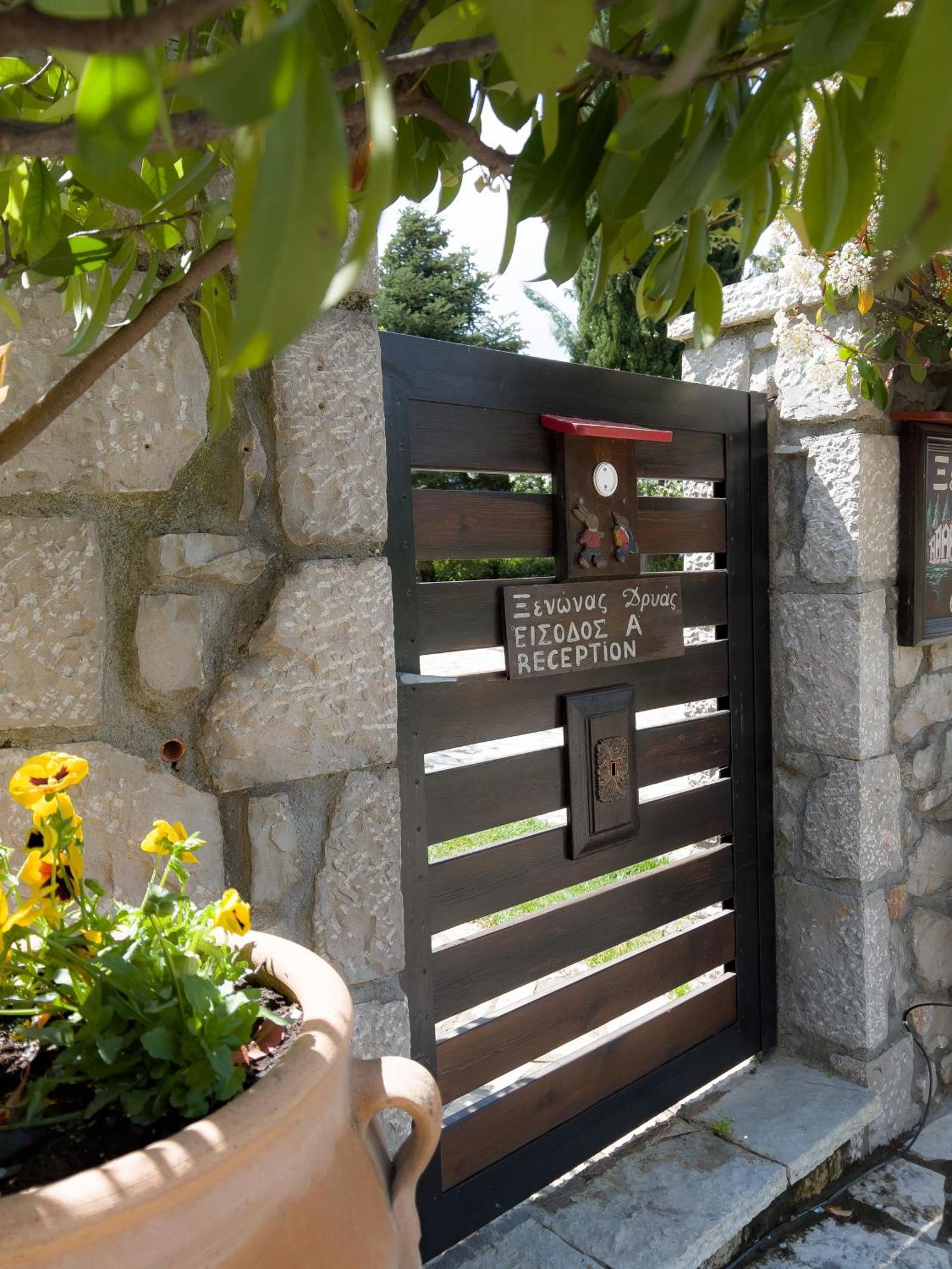Dryas Guesthouse Polidrosos Exterior foto